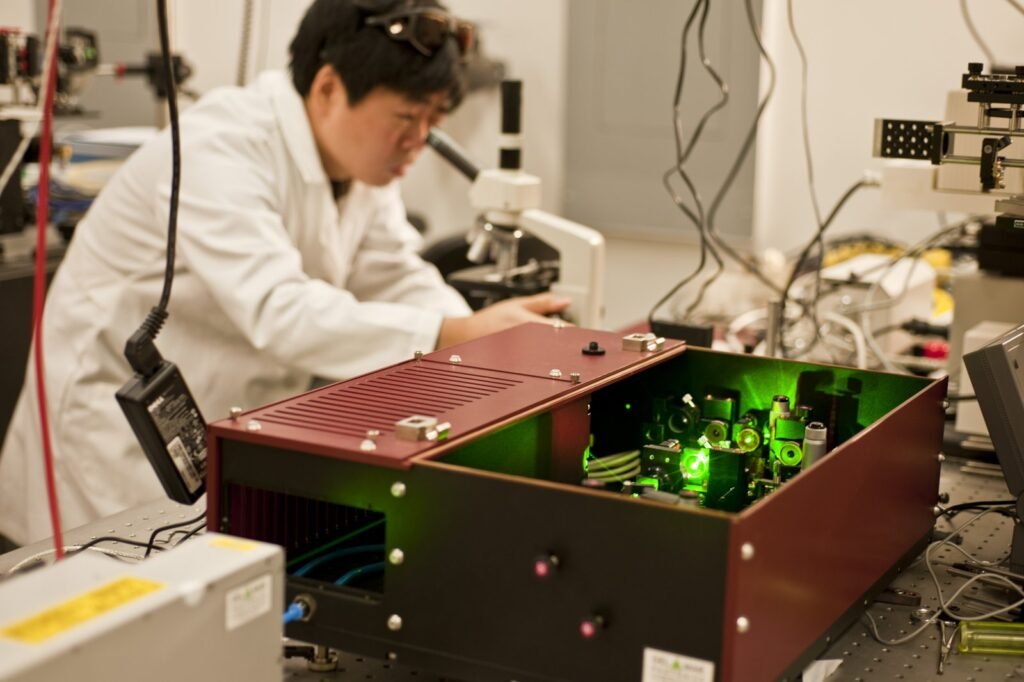 Optical Therapeutics and Medical Nanophotonics Laboratory (5425575177).jpg